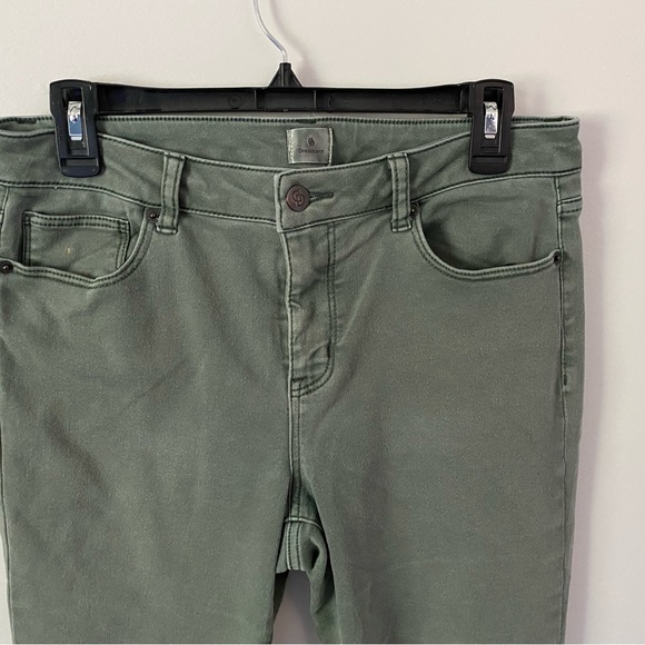 Women’s Dressbarn straight leg jeans